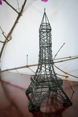 a model of the eiffel tower hanging from a ceiling at Amplio duplex con terraza privada. in Medellín