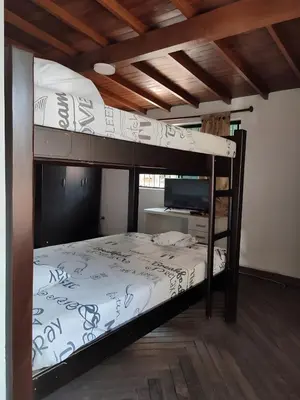 two bunk beds in a room with a tv at CASA ESTADIO MEDELLIN Amplio Apartamento Renovado para Familias, Grupos o Delegaciones Deportivas cerca al Estadio Atanasio Girardot - Laureles-Estadio in Medellín