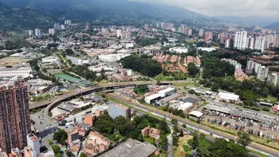 an aerial view of a city with buildings at Elegante apartamento: Sabaneta Central in Sabaneta