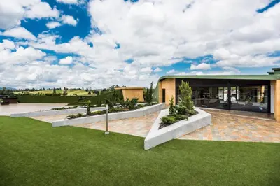 a house with a green yard with grass at Hotel en Rionegro-Rioverde- Apartamento in Rionegro