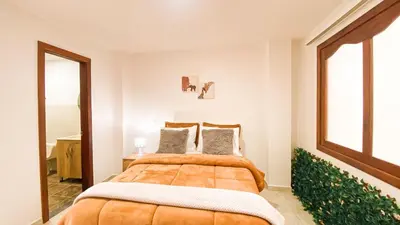 a bedroom with a large bed and a window at OCASSO JARDIN APARTAMENTO TURPIAL in Jardin