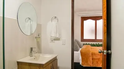a bathroom with a sink and a mirror at OCASSO JARDIN APARTAMENTO TURPIAL in Jardin