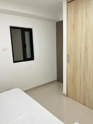 a bedroom with a bed and a mirror on the wall at Ubicación Perfecta en Laureles y Confort Total in Medellín