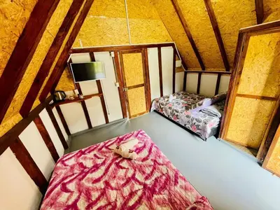 an overhead view of a bedroom with a bed at Cabañas Villa Loe in Jardin
