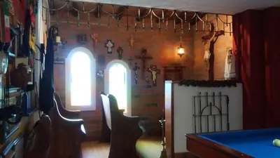 a room with two windows and a pool table at AEROPUERTO-Rionegro- MONTEOLIVO COLONIAL in Rionegro