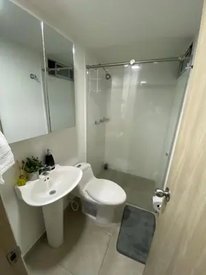 a bathroom with a toilet and a sink and a shower at Apartamento Mirador De Castilla in Manizales