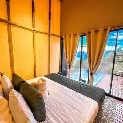 Cabañas para parejas cerca a Medellín - LUUM By Roots Rentals