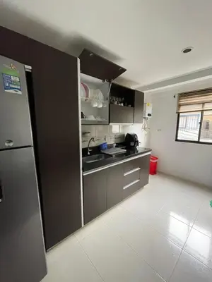 a kitchen with a sink and a refrigerator at Amplio apartamento en Niquia in Bello