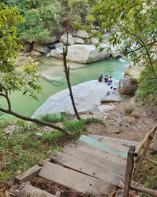 a group of people sitting in a river at Apartamentos amueblados, zona céntrica-Cisneros- antioquia in Cisneros