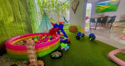 a childs play room with a toy pool and a table at Excepcional Casa Privada para Familias y Grupos - Excelente Ubicación in Medellín
