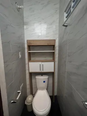 a small bathroom with a toilet and a shower at Loft Vacacional in Mariquita
