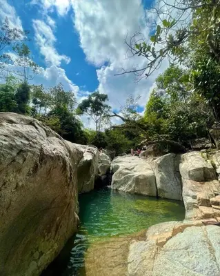 a pool of water between two large rocks at Apartamento Balcón 302 in San Luis
