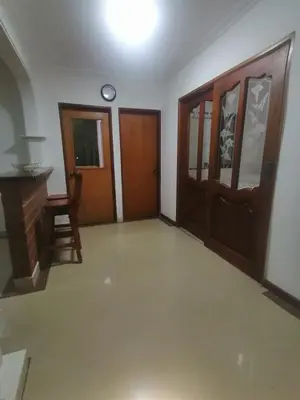 an empty room with two doors and a table at Apartamento Rionegro cerca a Aeropuerto in Rionegro