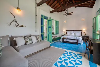 a living room with a bed and a couch at Casa Cedrela Hotel Boutique -Cauca Viejo- Mayores de 14 años in Jericó