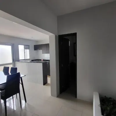 a kitchen and dining room with a table and chairs at LA CASA DEL CABLE - Hermoso Apartamento - in Manizales