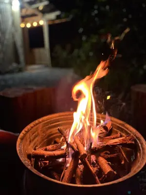 a fire in a bowl with flames in it at Zioru cabaña in Belalcázar