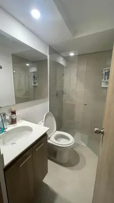 a bathroom with a toilet and a sink and a shower at Habitación Masculina 1 persona en Apartamento Compartido Medellín in Medellín