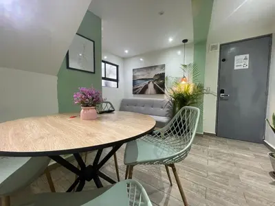 a living room with a table and chairs and a couch at The oasis apartamento de 3 alcobas Laurles estadio LA70 in Medellín