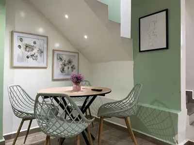 a dining room with a table and chairs at The oasis apartamento de 3 alcobas Laurles estadio LA70 in Medellín