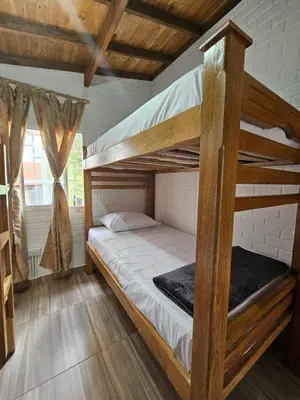 a bedroom with two bunk beds and a window at Cabaña Los Colibríes in San Rafael