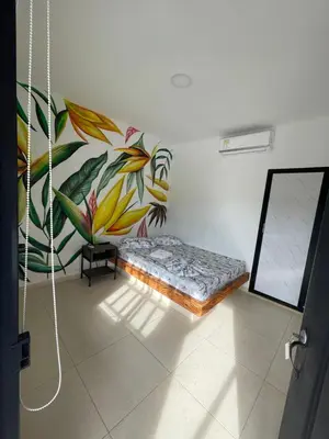 a room with a bed and a painting on the wall at finca campestre las heliconias in Puerto Triunfo