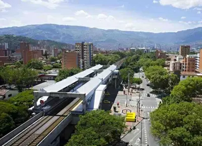 a train station in the middle of a city at Apartamento acogedor barrio la Floresta Medellín in Medellín