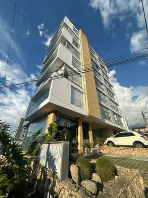 a building with a car parked in front of it at Loft moderno en zona exclusiva in Manizales