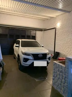 a white lex car parked in a garage at Apartamento de descanso in La Dorada