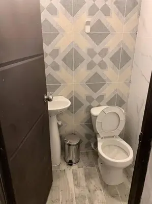 a bathroom with a toilet and a sink at Apartamento de descanso in La Dorada