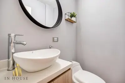 a bathroom with a sink and a mirror on the wall at Apartamento de lujo laureles con Aire y hamaca 200 in Medellín