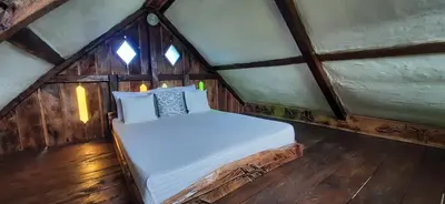 an overhead view of a bed in a room at Hoguera del Nómada in Santo Domingo