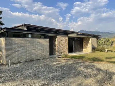 a brick house with a garage and a driveway at Finca Los Polines en Tarso in Tarso