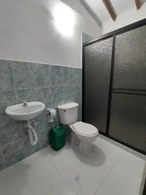a bathroom with a toilet and a sink at Casa de descanso unifamiliar in Venecia