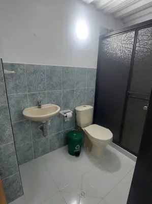 a bathroom with a toilet and a sink at Casa de descanso unifamiliar in Venecia