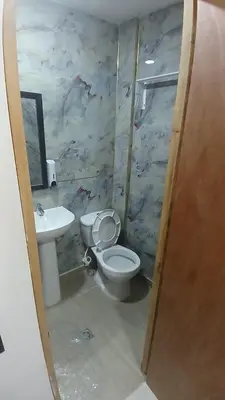 a bathroom with a toilet and a sink at Apartaestudio Rionegro cerca Aeropuerto in Rionegro