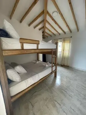 a bedroom with two bunk beds in a room at Cómoda casa con espectacular vista a la piedra y embalse in Guatapé