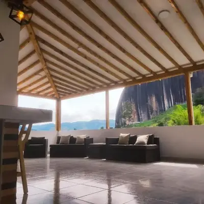 Cómoda casa con espectacular vista a la piedra y embalse