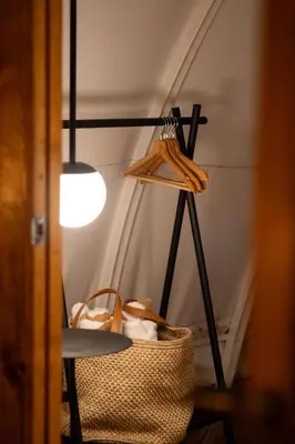 a basket sitting next to a table with a lamp at Hotel Villa Del Sol in Marquetalia