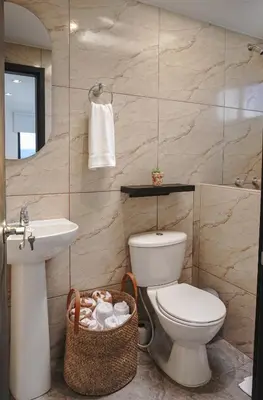 a bathroom with a toilet and a sink at Hotel Villa Del Sol in Marquetalia