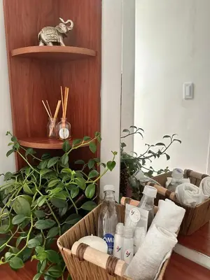 a room with two baskets with bottles and plants at El Refugio del Colibrí in Santa Rosa de Cabal