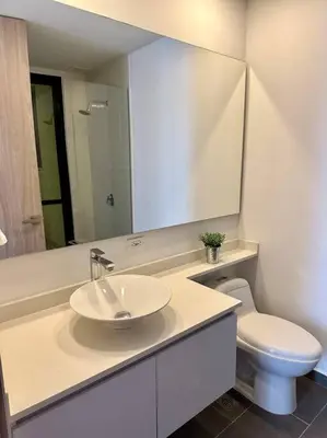 a bathroom with a sink and a toilet at Apartamento Lauret 2 en Laureles in Medellín