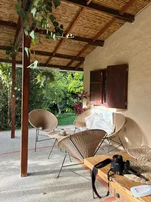 a patio with rattan chairs and a table at Casa Nutabe - Casa de Campo en Girardota cerca a Medellín in Girardota
