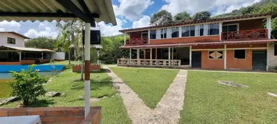 a house with a lawn in front of it at Cabaña del lago in Cocorná