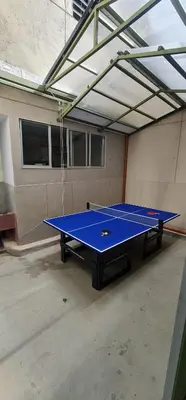 a blue ping pong table in a garage at Casa grande en el centro de la cuidad in Medellín