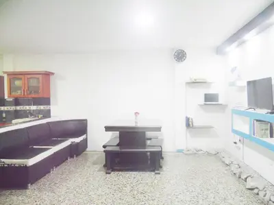 a living room with a couch and a table at Central y privado a 1km de la hacienda Nápoles in Doradal