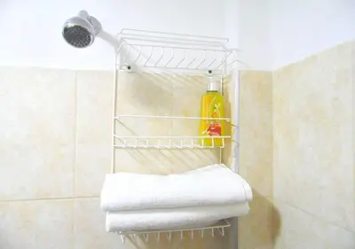 a towel rack in a bathroom with towels at Central y privado a 1km de la hacienda Nápoles in Doradal