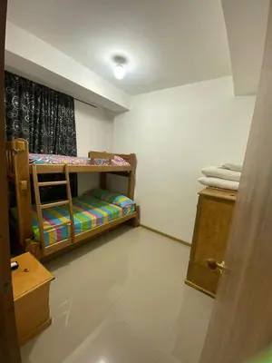 a room with a bunk bed and a table at Apartamento el Paraíso T3-302 in San Jerónimo