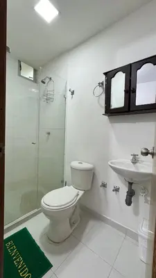 a bathroom with a toilet and a sink at Apartamento el Paraíso T3-302 in San Jerónimo
