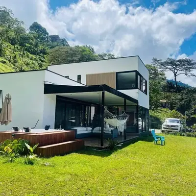 Casa Blanca Cabaña de lujo rodeada de naturaleza