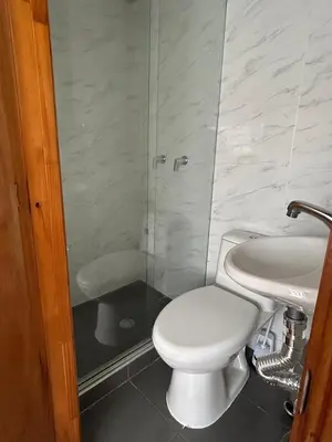 a bathroom with a toilet and a shower and a sink at Casa Vernazza in Manizales